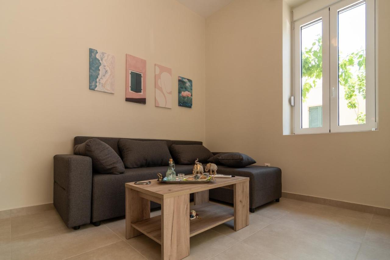 Gemma Apartments Palaiochora Ngoại thất bức ảnh